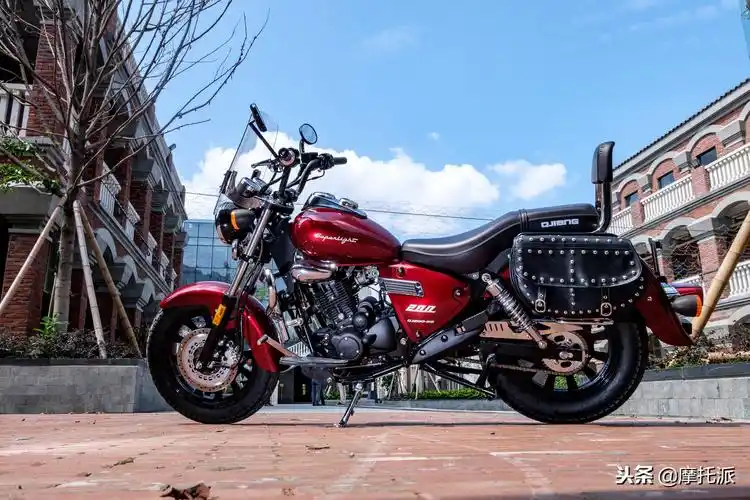 售价万元的国产大"哈雷",钱江凯威极光200静态测评