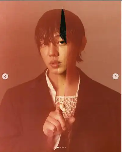 新人发帖刘亚仁最新写真ins截图