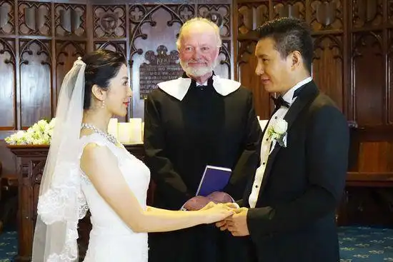 章小军暖男记热拍变奥特曼俘获女人心