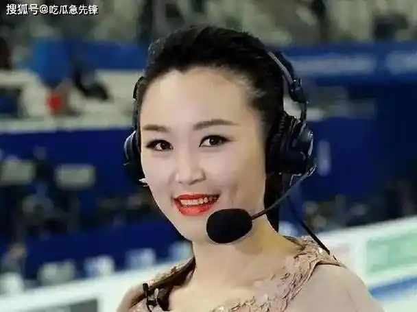 她与俄罗斯花样滑冰运动员丹尼斯的相遇,仿佛是命运的安排.