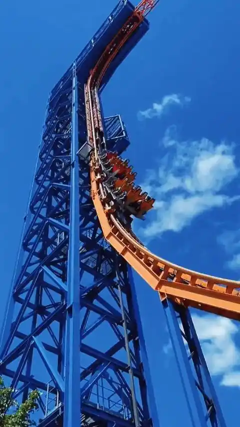 长隆欢乐世界十环过山车故障