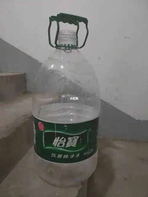 今天出门拾破烂儿捡到一个矿泉水瓶子