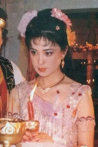 傅艺伟 外文名:yiwei fu 别名:付艺伟 国籍:中国 民族:回族 星座:双子