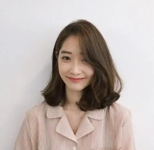 最美三七分中长发,特别彰显出女人味 67676767-发型- 女人街