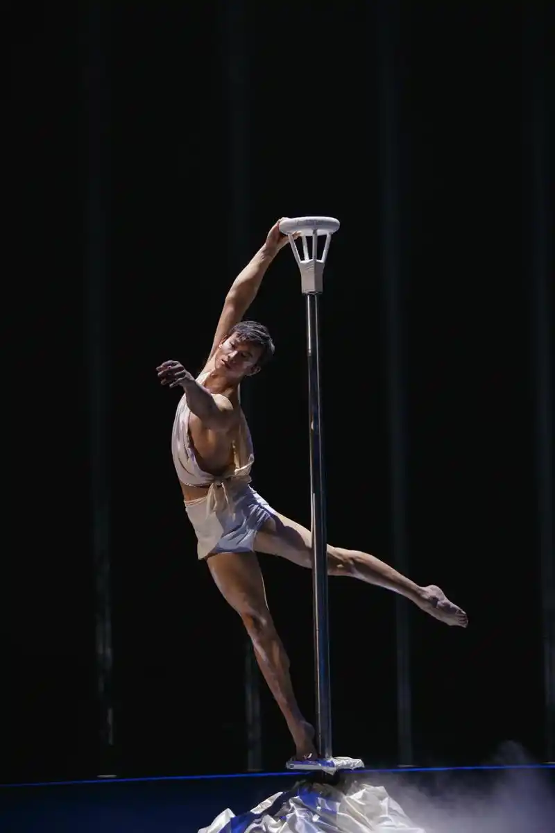 斩获无数国际大奖的杂技天花板面对职业瓶颈会如何抉择