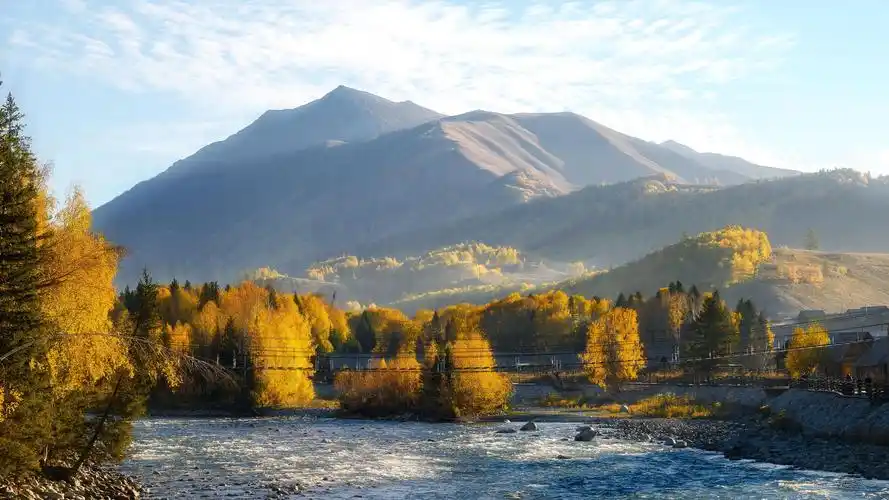 新疆阿勒泰的秋天景色,风景-回车桌面