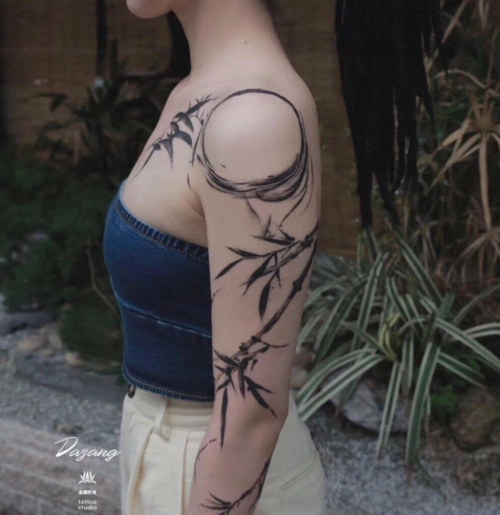 女生国风水墨竹枝花臂纹身欣赏5