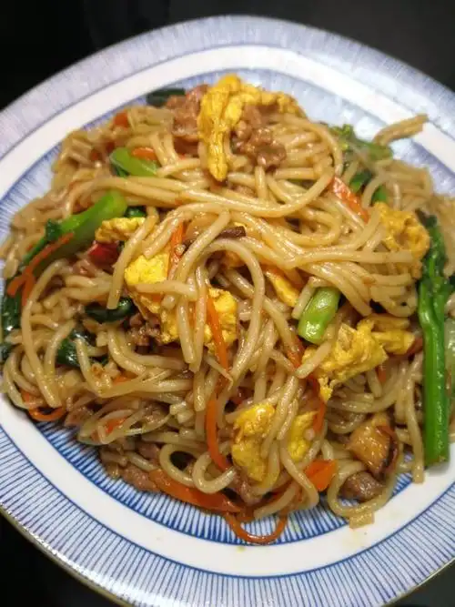 主食 家常炒粉 丫头fzy做的家常炒粉 赞 米粉,肉类(猪肉牛肉腊肠等)