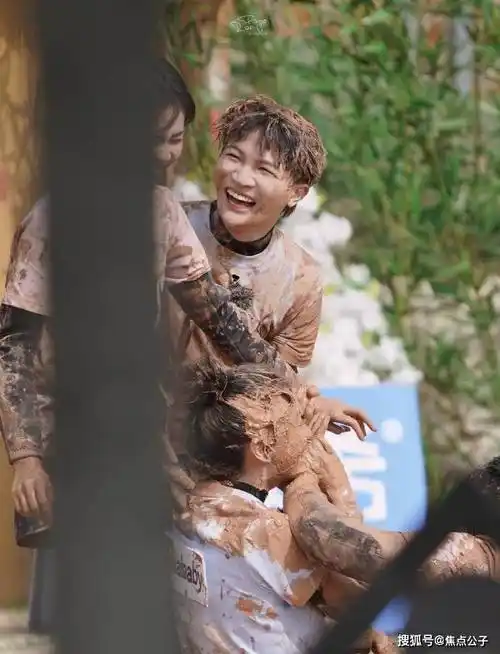 李晨杨颖范丞丞变身泥猴,网友:节目组开始反思了_嘉宾_周深_观众