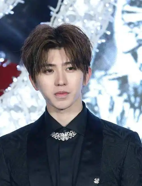 蔡徐坤登上wonderland中文版,蔡徐坤3d大片,ikun们期待吗_伦敦_刊物