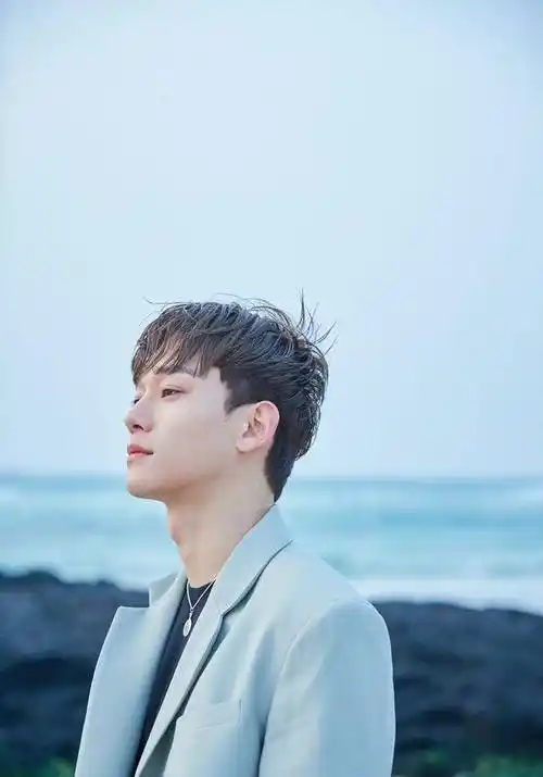 exo金钟大入伍照曝光,皮肤黝黑褶子多,发际线成最大亮点_照片