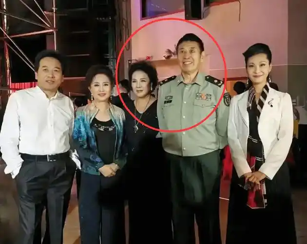 之前王秀芬在采访中曾提到程志有一个女儿,而在好友公开程志的合影及