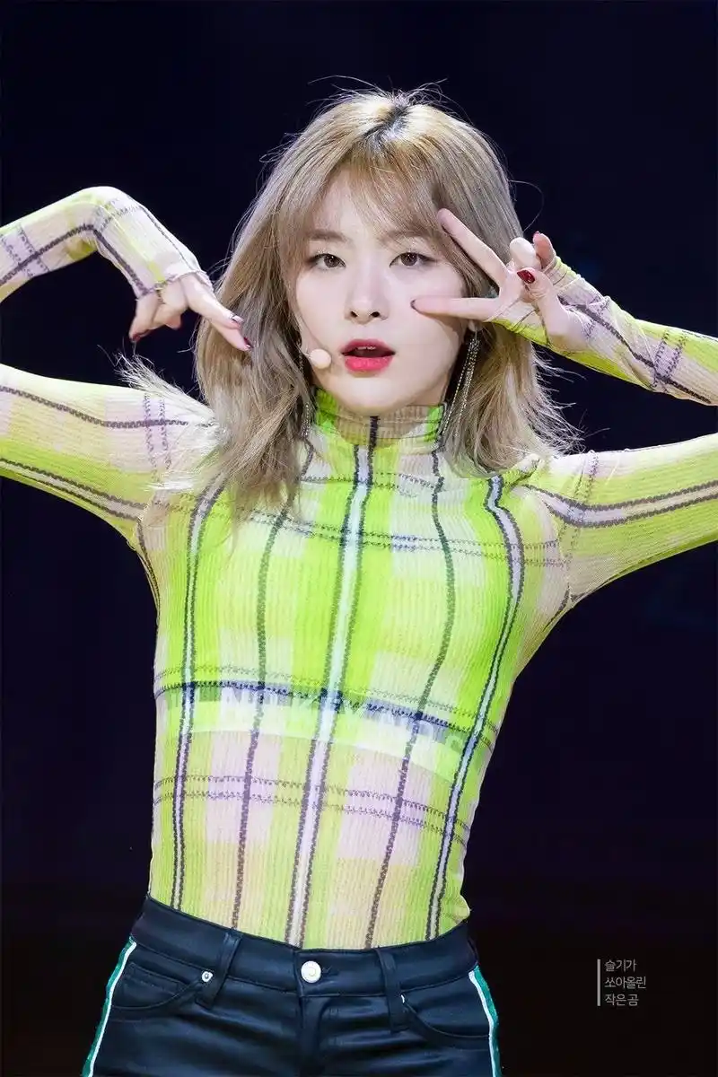 redvelvet分享210611sm唯一的单眼皮女爱豆redvelvet姜涩琪