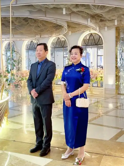 满满感动满满爱爸爸妈妈盛装出席太戳我啦