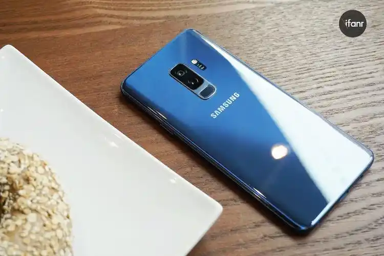 三星galaxy s9  图赏:当"鹅卵石"遇上了"莱茵蓝"