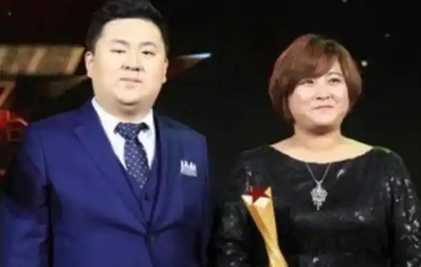 贾玲瞒不住了!隐婚六年老公原来是熟悉的他,老公就藏在她的身边?