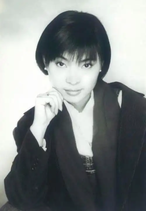 歌手陈红46岁离婚患病后差点瘫痪如今53岁乐观平淡