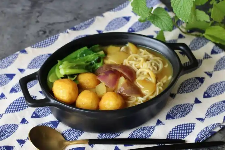 教你做麦兜最爱的鱼丸粗面,味美鲜香,8分钟准能上桌_洋葱_土豆_莫有