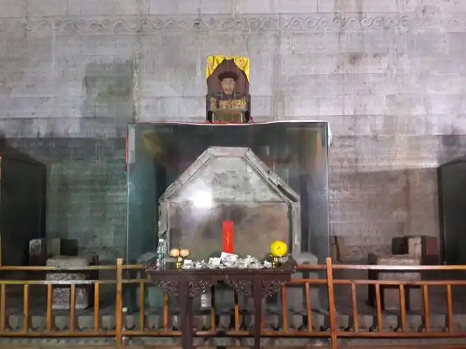 孙殿英盗了慈禧和乾隆的陵却没有盗康熙的陵景陵到底是谁盗的