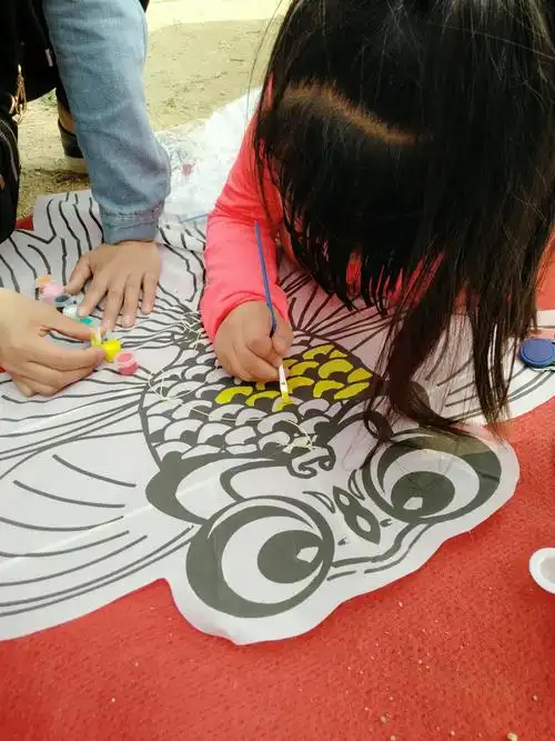 我心飞翔 手绘风筝活动"春天,让我们画出一片蓝天,放飞梦想.