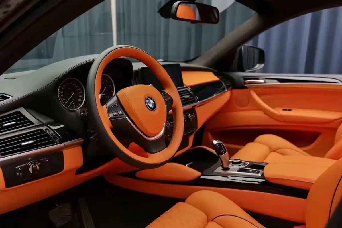 今天分享宝马x6内饰改装案例.升级清单:75棕色内饰→爱马仕 - 抖音