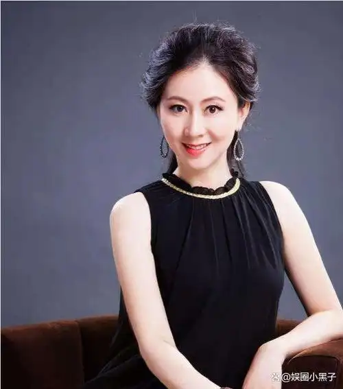 汤加丽人体写真爆红却换父亲反目婚姻破碎46岁她仍风华绝代