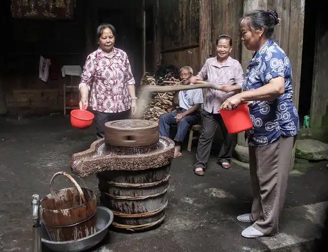 古法手工碾米