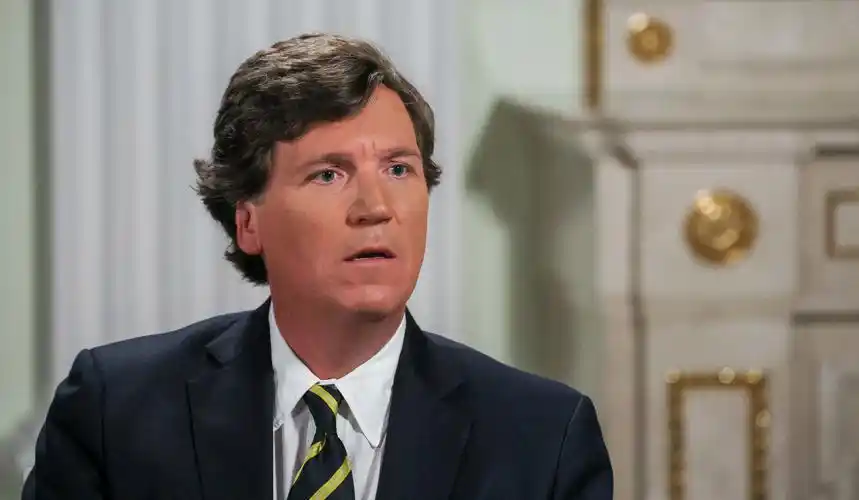 美国记者卡尔森称英国前首相约翰逊为接受采访向其索要100万美元