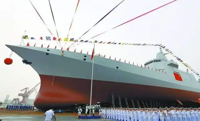 驮诩柑烨埃7艘055也成功下水,在7艘万吨
