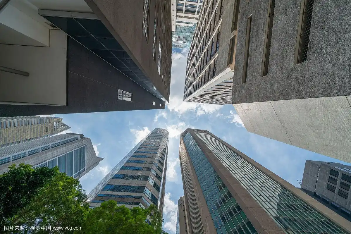 仰视新加坡高楼大厦