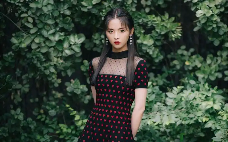 可爱美女,明星壁纸,杨超越,清纯,可爱,明星,电脑壁纸,壁纸甜美女孩