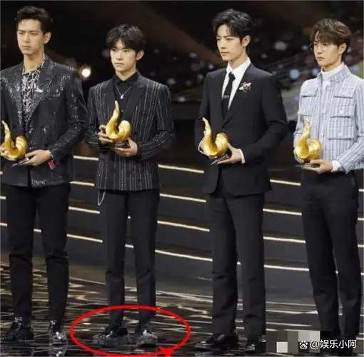 他们的身高看起来确实差不多,不过身体比例也存在一些问题.