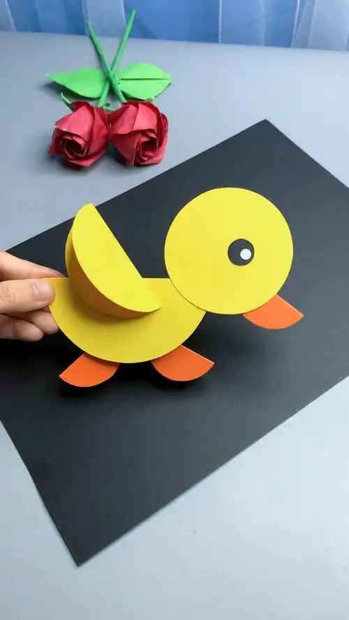 可爱的小鸭子剪贴画都是圆形贴出来的简单又有创意快试试