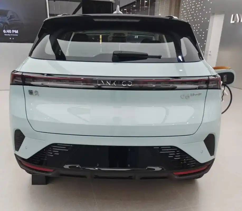 领克06 em-p到店,运动风加持,车长4350mm,亏电油耗4.98l/100km