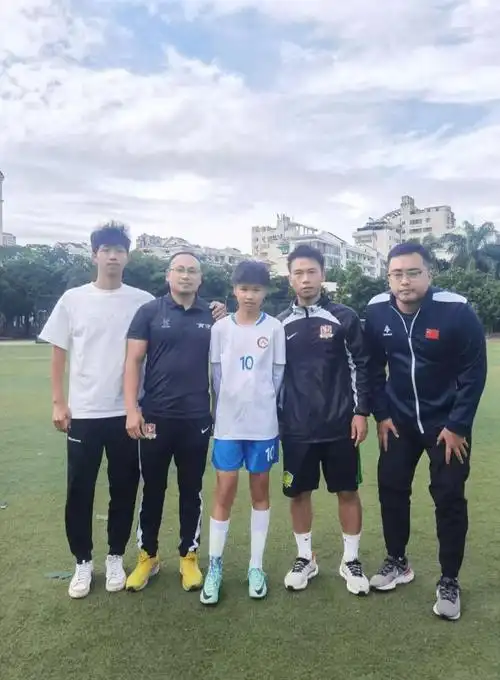 是育才小学的办学特色在各项赛事中多次斩获佳绩并培养出国家级水平