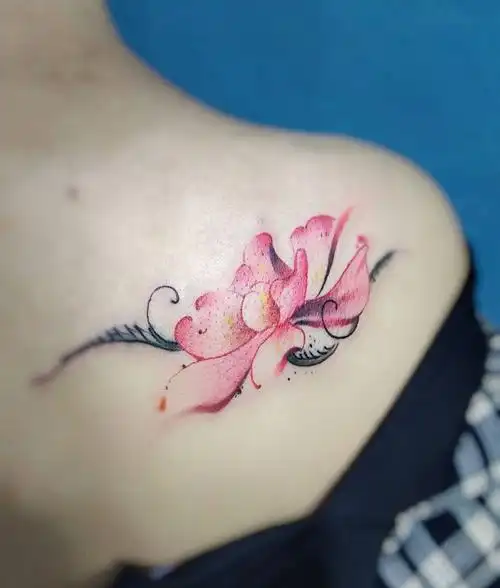 花纹身图片_肩部纹身图案