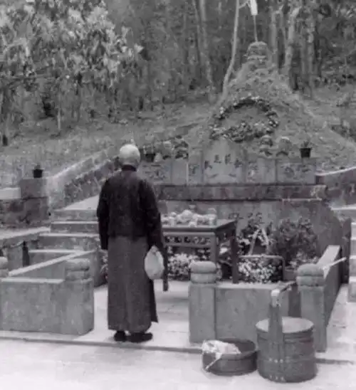 蒋介石遗体至今未下葬腐坏程度遭到质疑贴身侍卫说出隐秘细节