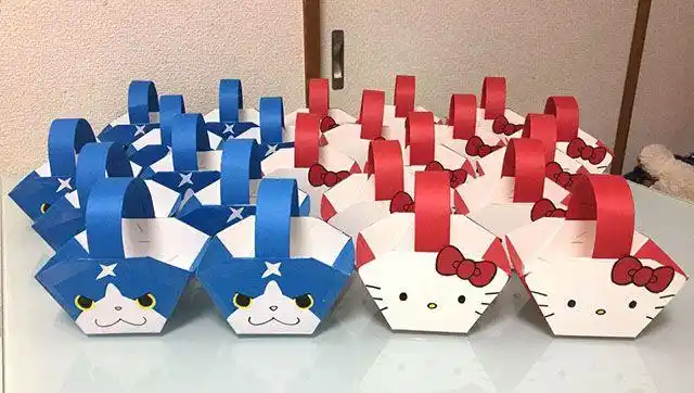 10,篮子做出来后,大家可以凭自己的喜好来装饰,手工拥有的装饰材料