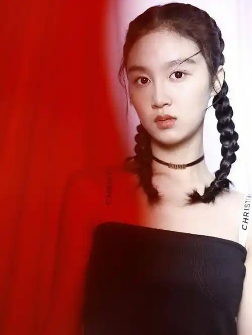 《小欢喜》吴施乐真漂亮,穿吊带衣配薄纱半身裙,被她惊艳到了_紫色