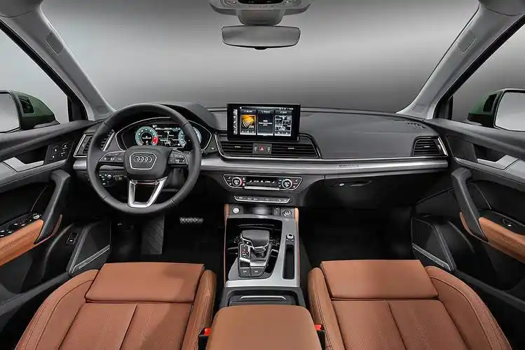 海外版标准轴距新款奥迪q5内饰