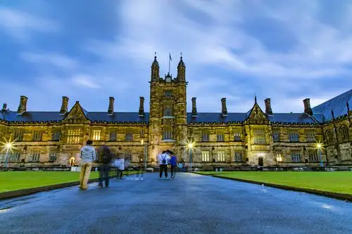 实拍悉尼大学,培养出最多亿万富豪的名校,高颜值引游客争相参观