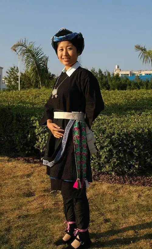 哈尼族的传统节日风俗(哈尼族服饰传承)