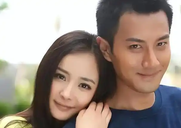 回顾17岁杨幂被49岁成龙搂在怀里整没整容一目了然