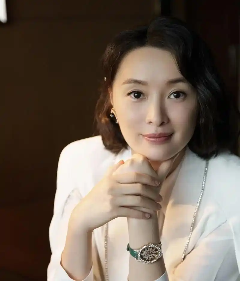 吴越:不结婚,不生娃,靠"演"成为人生赢家