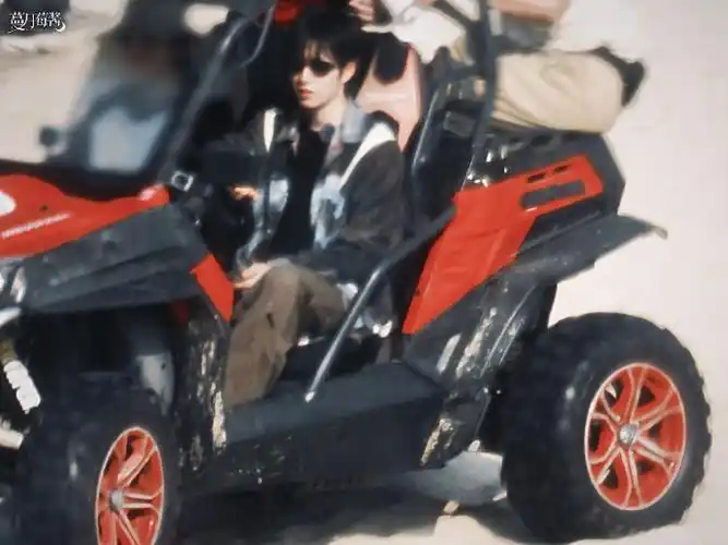 这是我的岛##刘耀文坐严浩翔副驾