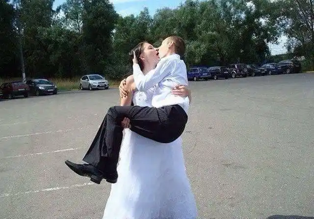 1/12 情侣们秀恩爱样子太虐狗了