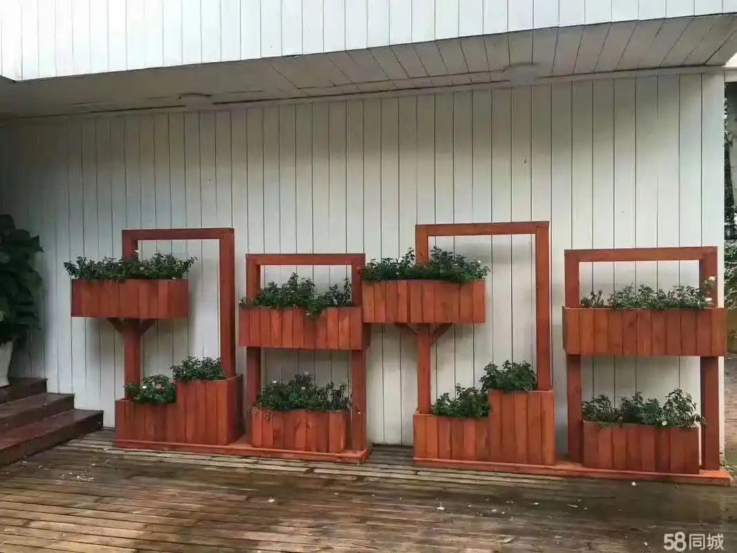 咸阳市防腐木花箱坚固耐用. 防腐木花箱不仅具有美观的外观, - 抖音