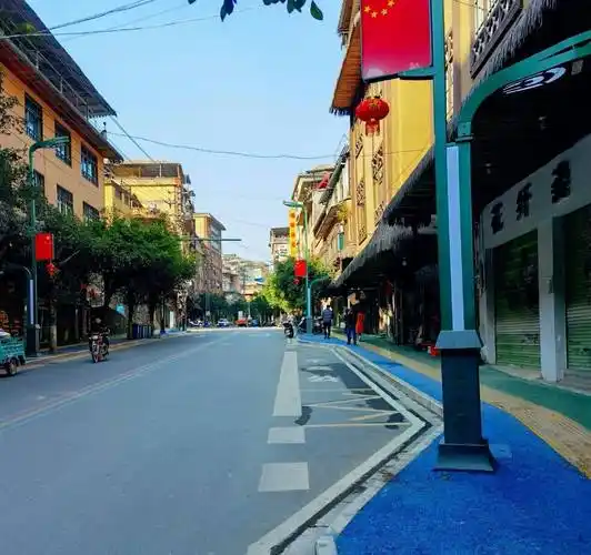 周总理命名的云南县城,现只有一条街,没红绿灯,但哈尼族气息浓_绿春县