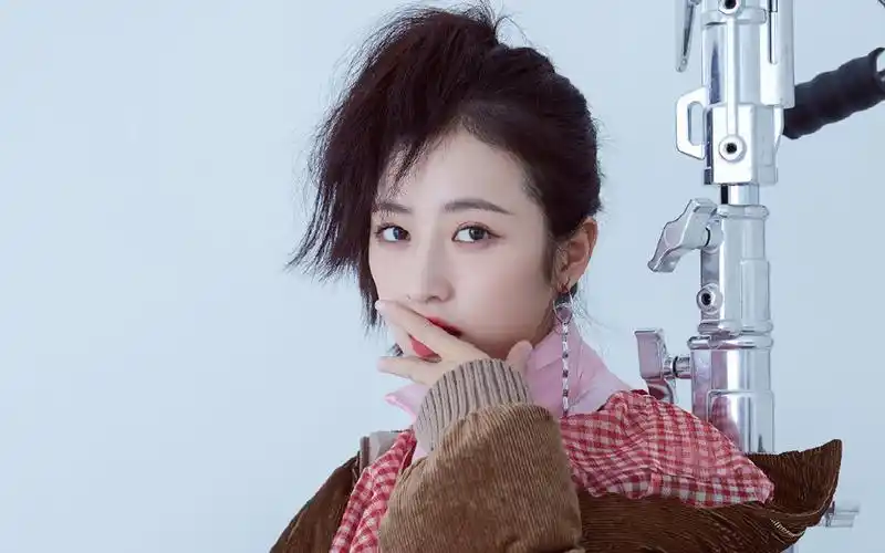 周雨彤个性潮流写真图片桌面壁纸