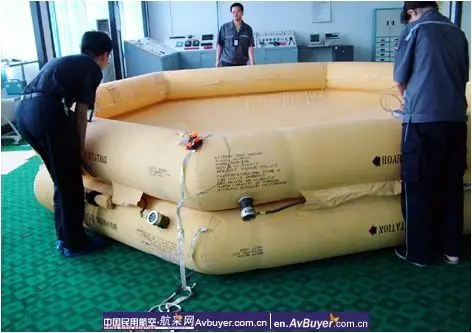 国航成都维修基地节前翻修9个客机用救生船